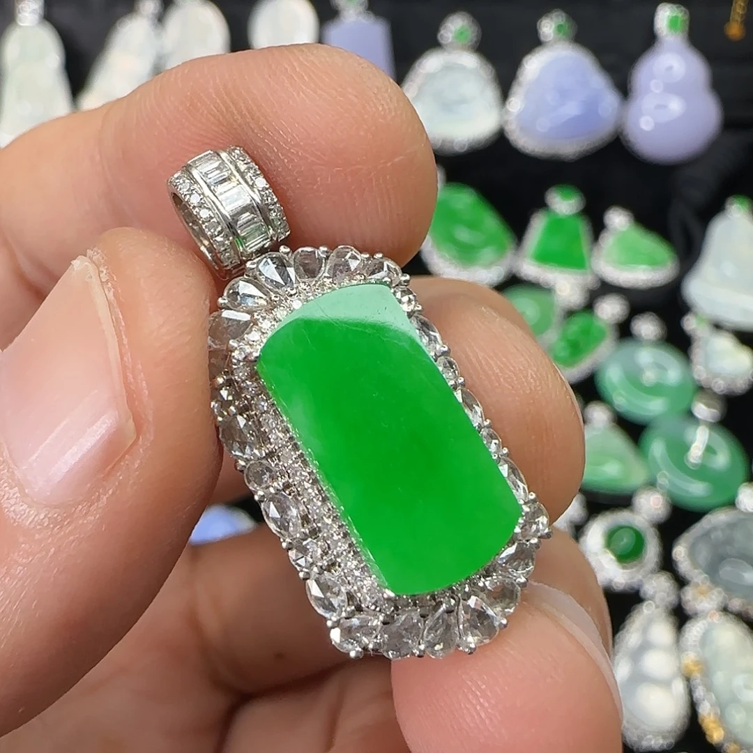 翡翠18K金镶嵌颈饰天然翡翠