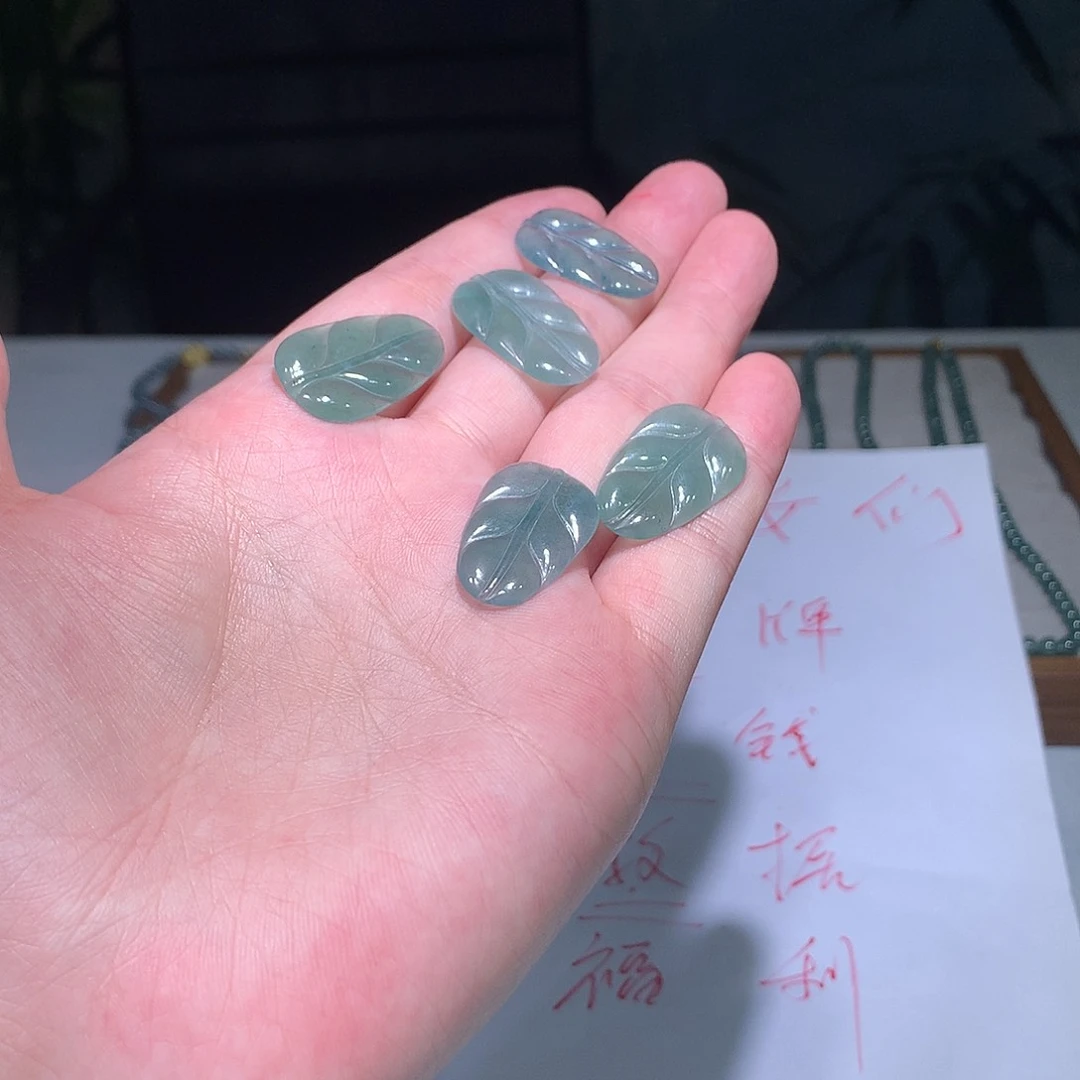翡翠未镶嵌颈饰翡翠多样发一
