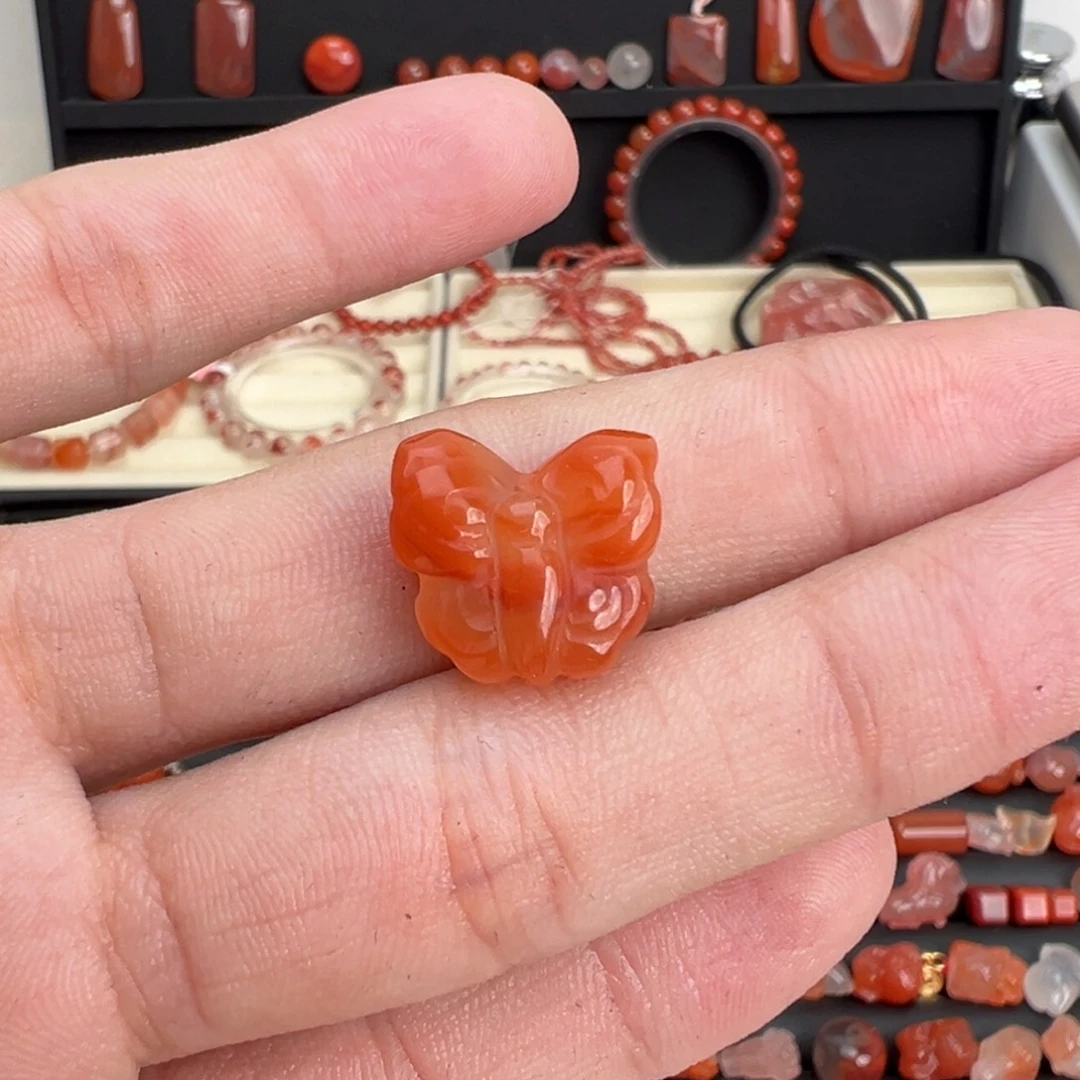 南红玛瑙未镶嵌颈饰蝴蝶