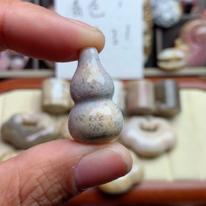 硅化珊瑚（珊瑚玉）颈饰未镶嵌