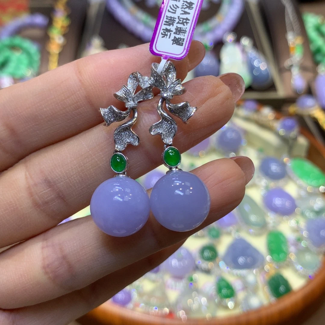 颈饰18K金镶嵌翡翠