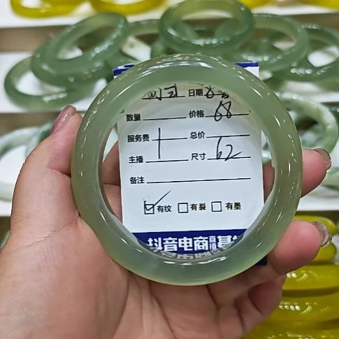 爱***当未镶嵌岫玉手镯岫玉
