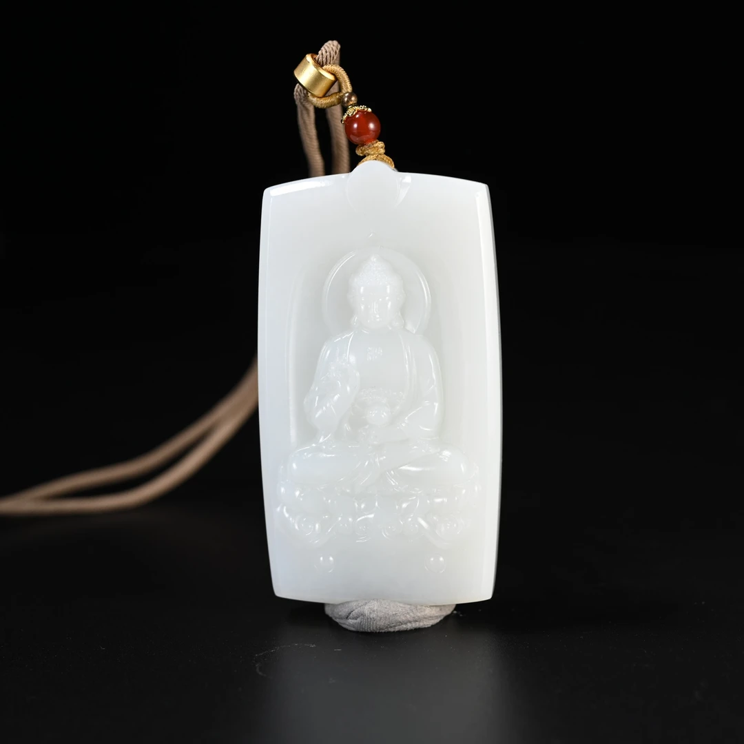 LOT8849 2511040003和田玉大日如来牌佩/保利