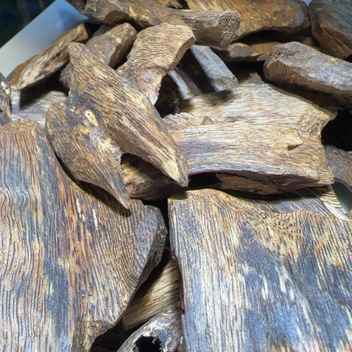 沉香手把件海南老白棋块料50克