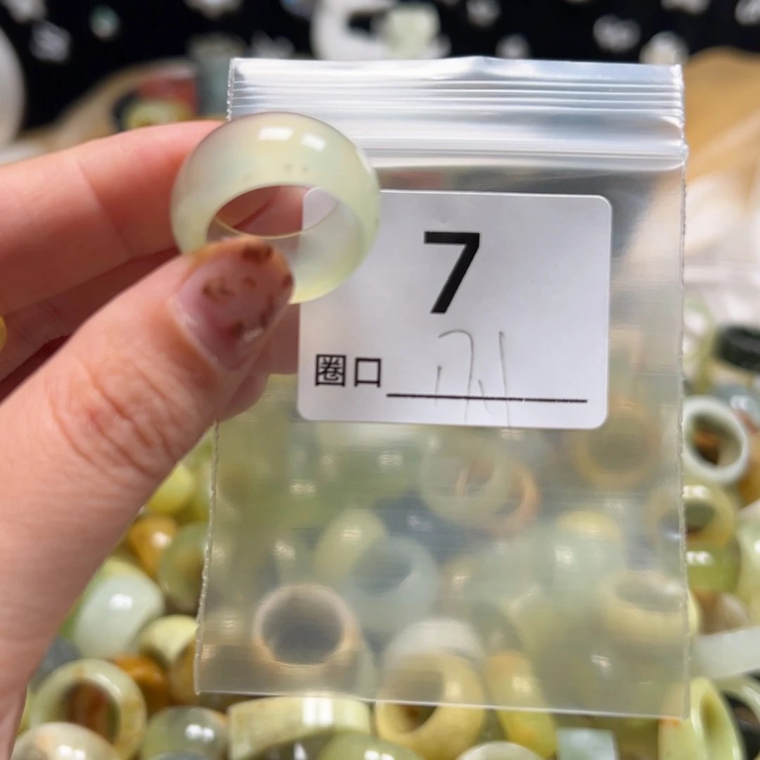 合***间蛇纹石玉未镶嵌戒指