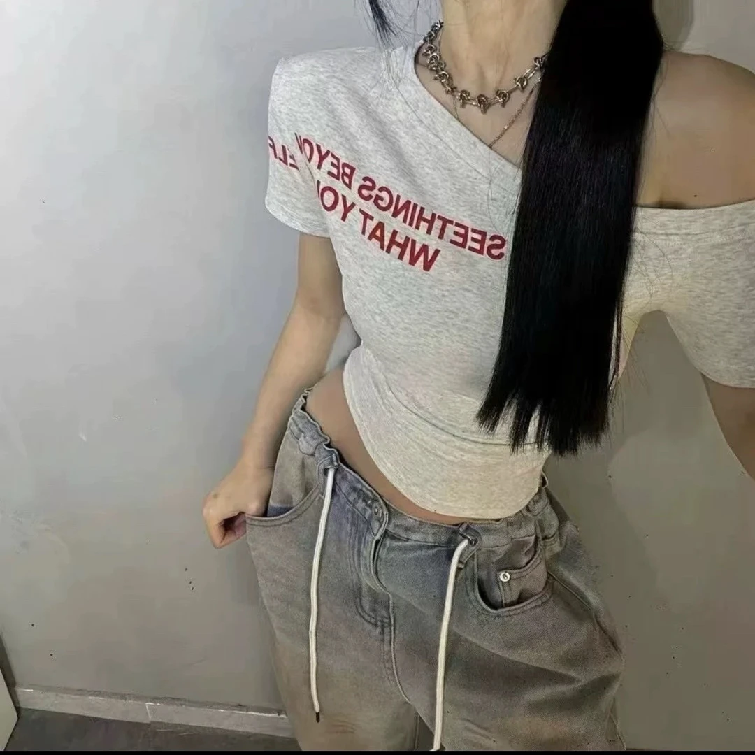 E念2829美式辣妹斜领短袖t恤女夏季新款字母印花修身露肩性感上衣