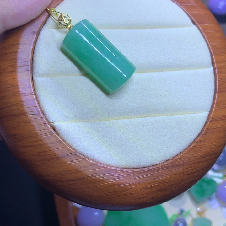 颈饰18K金镶嵌翡翠天然