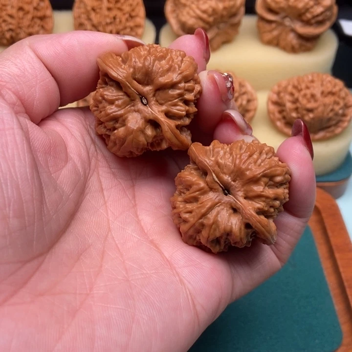 吊坠桃核蚂蚁沟38尺已打底