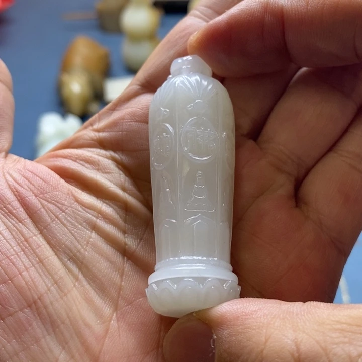 用***3和田玉未镶嵌颈饰