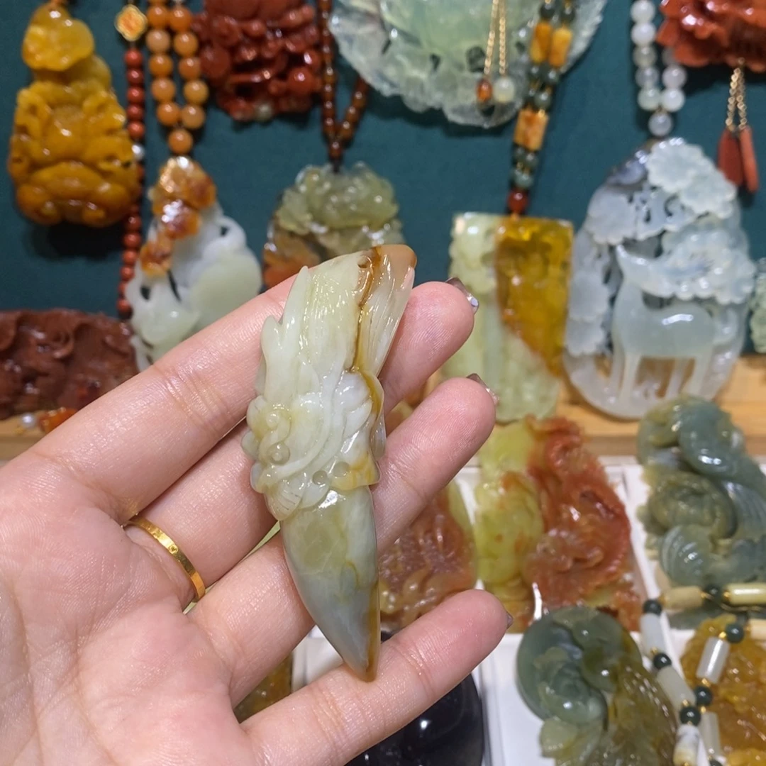 心***扬蛇纹石玉未镶嵌颈饰