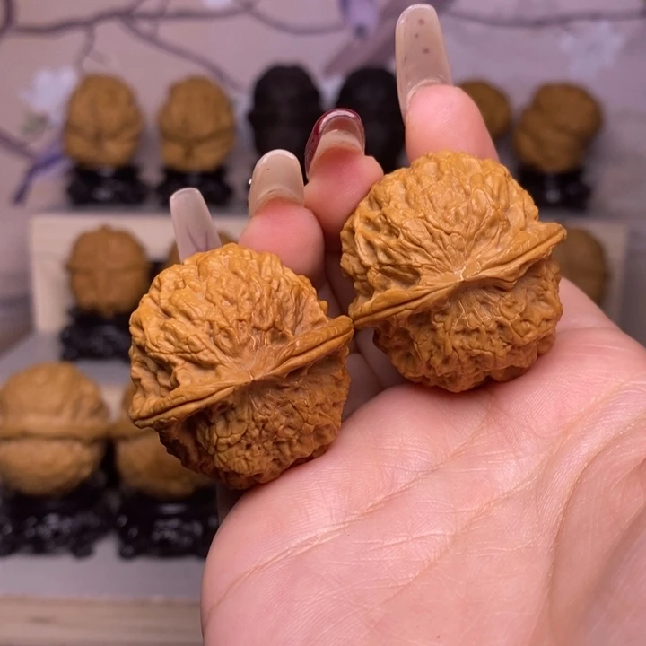 文玩核桃把件24Y—麒麟纹绣球35尺39克