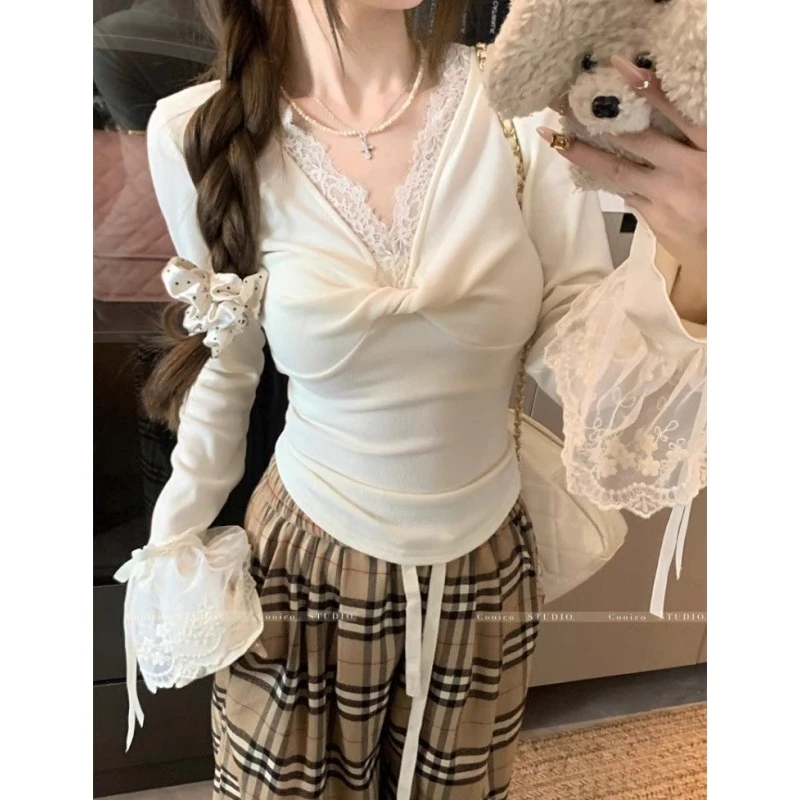 设计感蕾丝拼接扭结v领长袖上衣秋冬新款修身显瘦德绒内搭打底衫