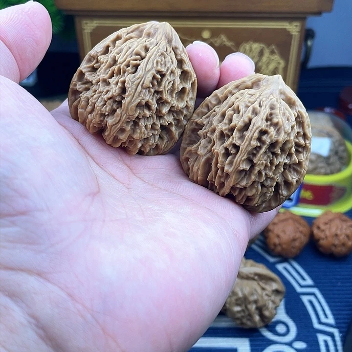 文玩核桃吊坠人***风南疆石