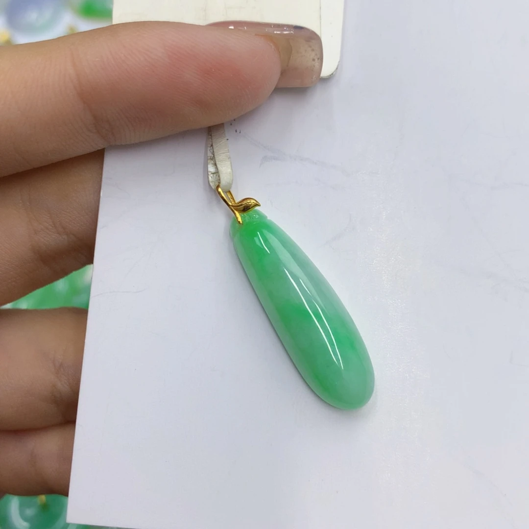 翡翠18K金镶嵌颈饰翡翠