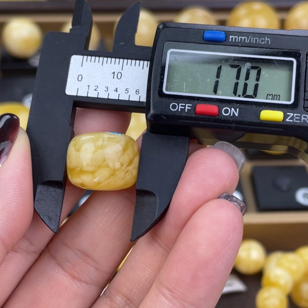 琥珀未镶嵌裸石微瑕193