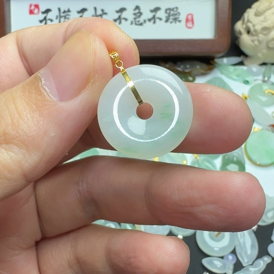 翡翠18K金镶嵌颈饰甜甜圈