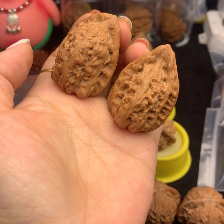 文玩核桃吊坠鸡心