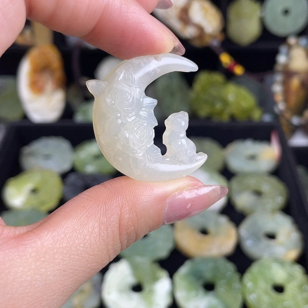 岫玉未镶嵌颈饰吊坠