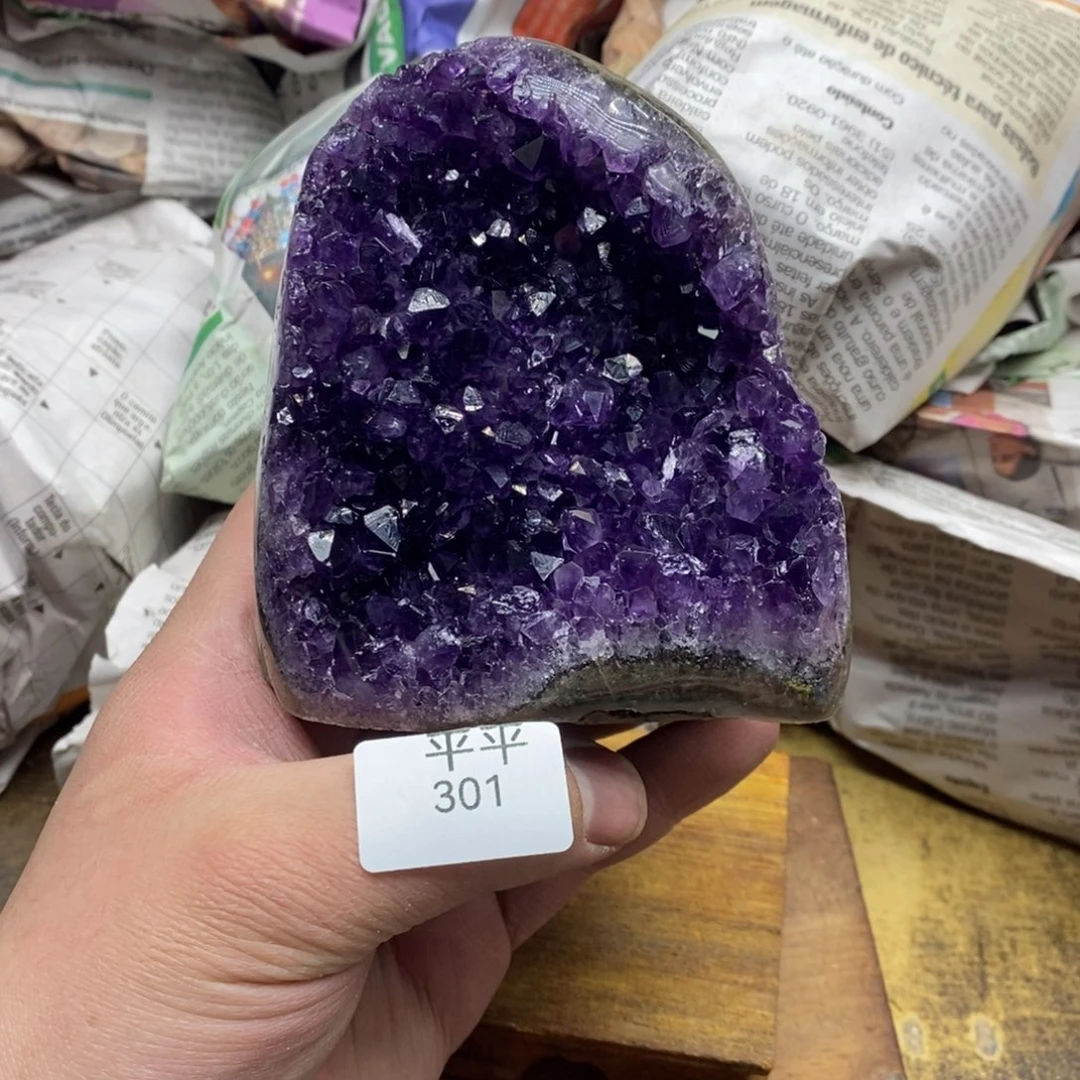 紫晶乌拉圭未镶嵌