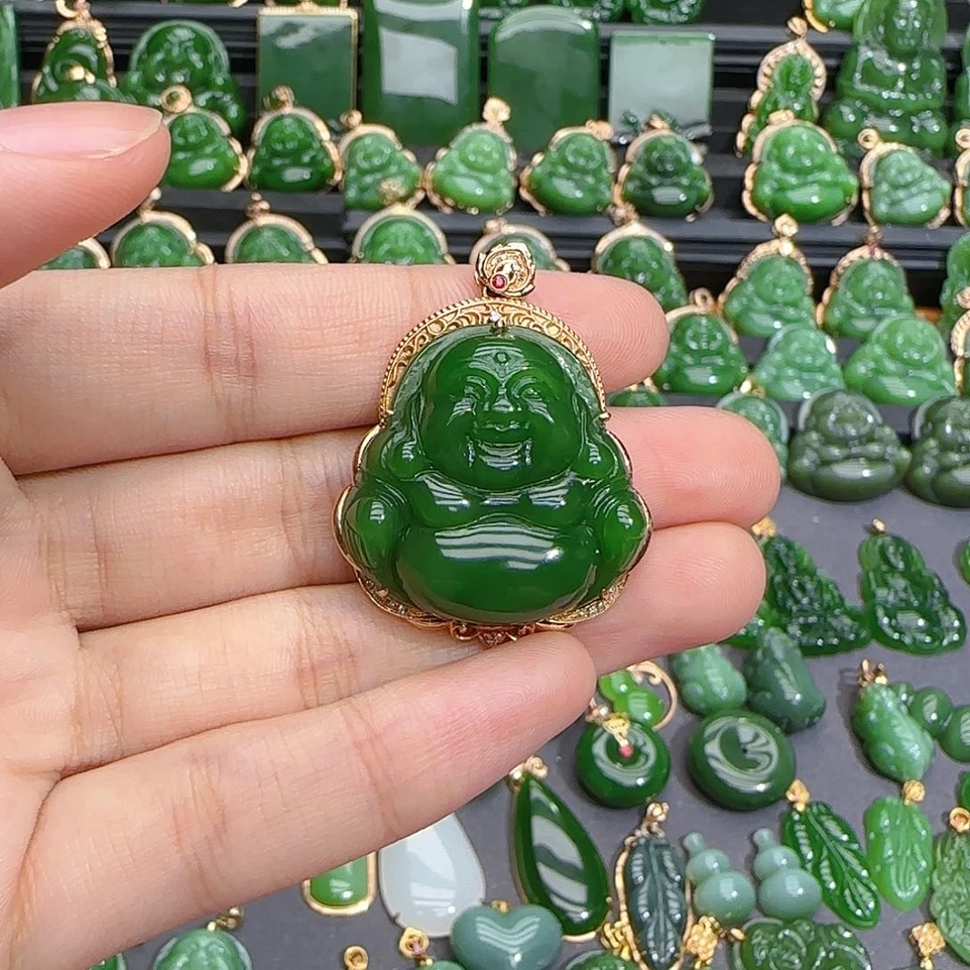 颈饰18K金镶嵌和田玉（碧玉）