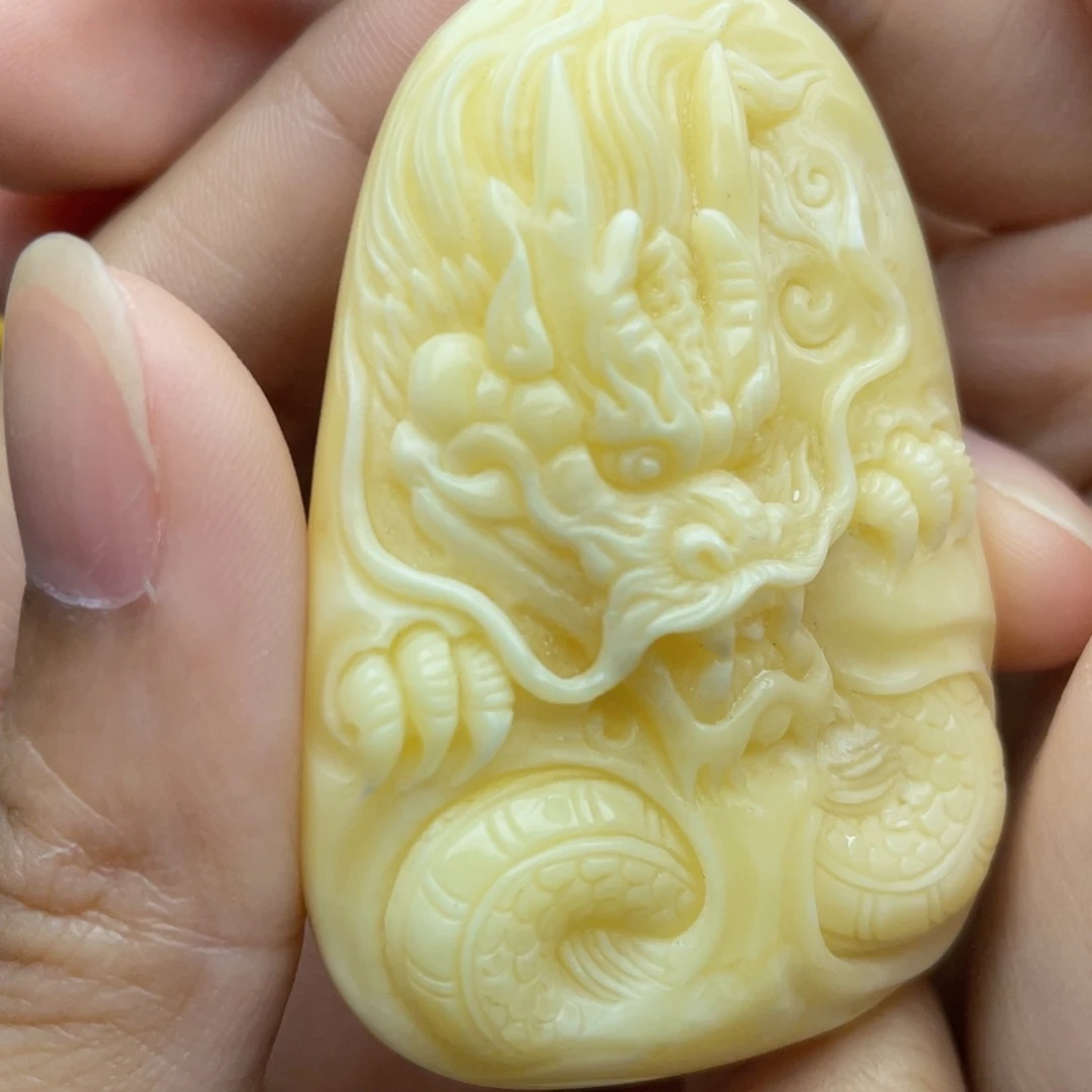 琥珀未镶嵌颈饰龙牌
