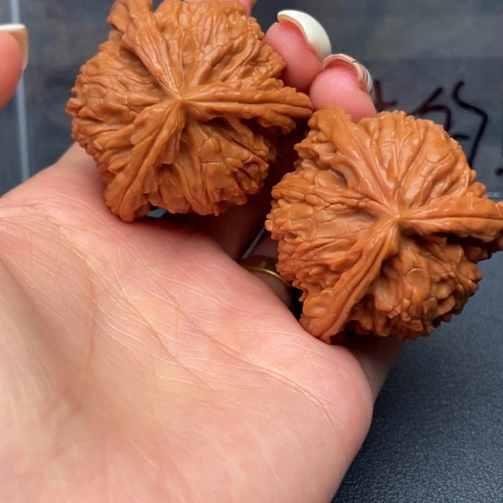 ****文玩核桃吊坠白狮子