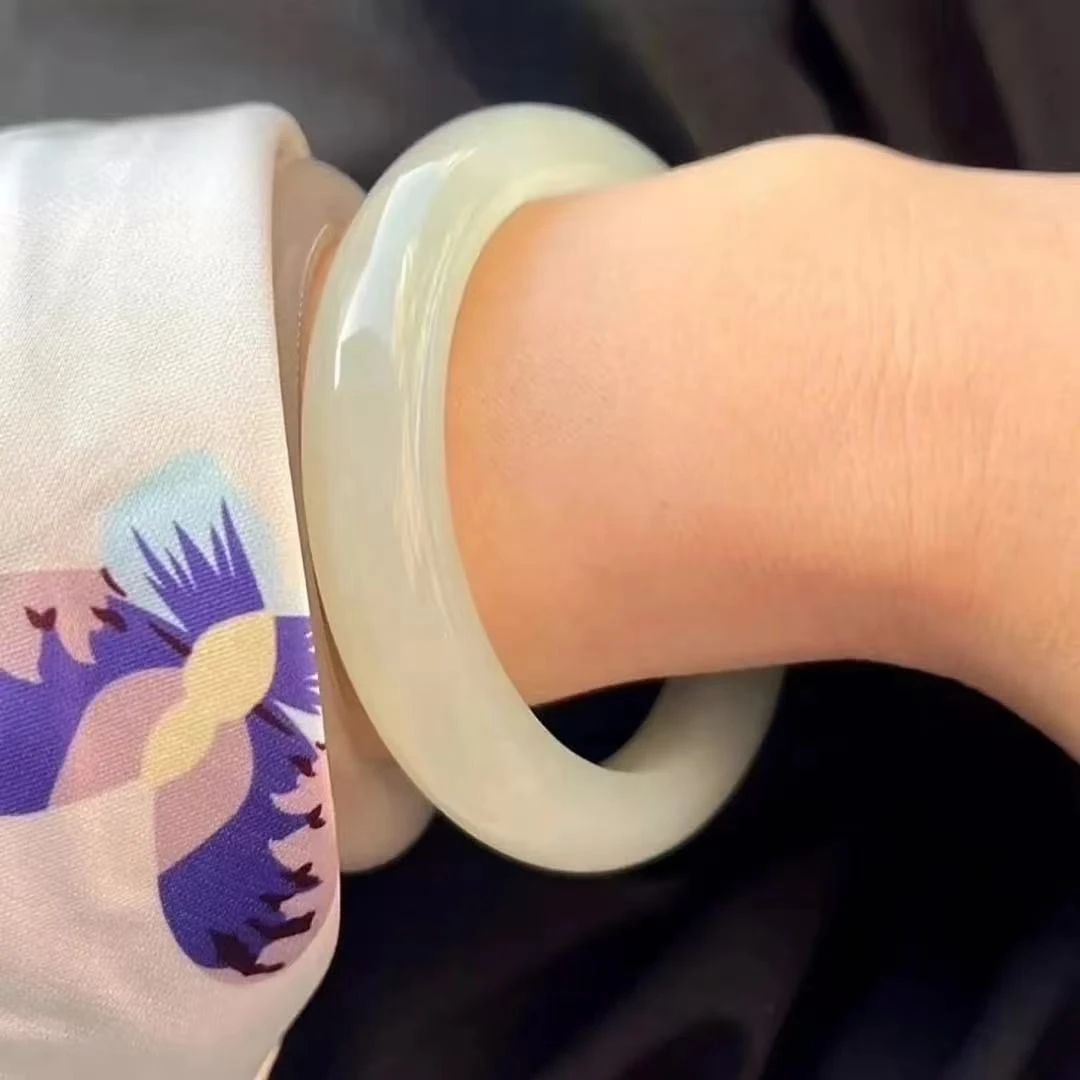 和田玉晴水葡萄肉正圈宽版手镯气质百搭