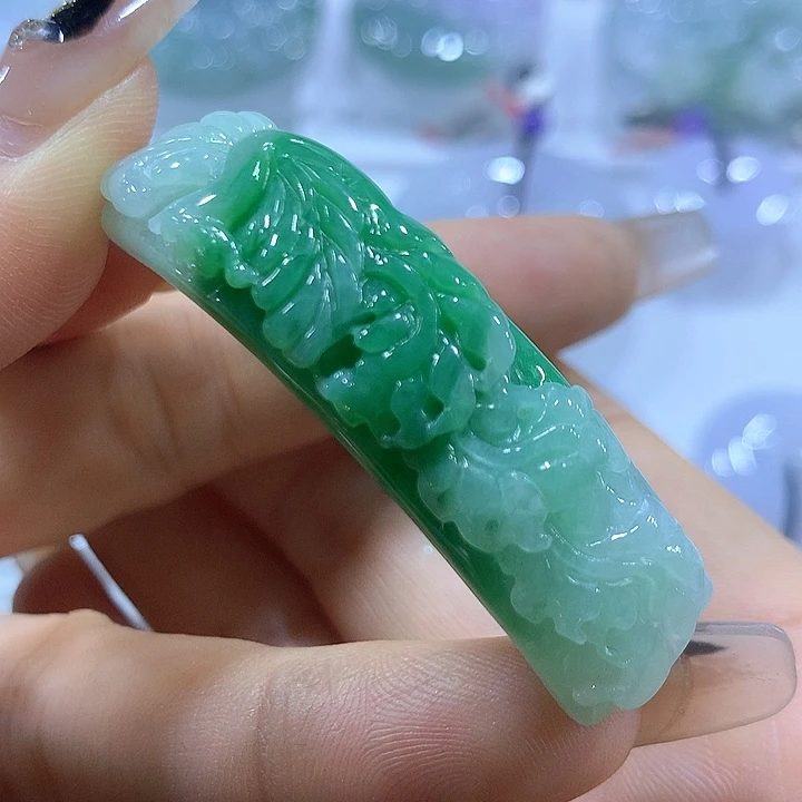 颈饰未镶嵌翡翠天然翡翠A货吊坠