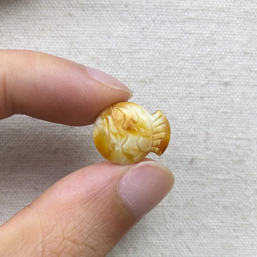 琥珀未镶嵌珠宝奇石