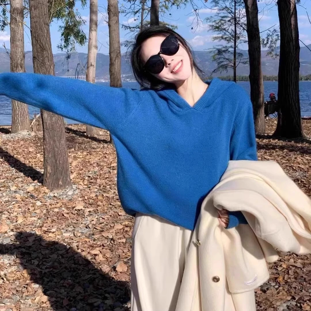克莱因蓝色宽松软糯连帽长袖毛衣女秋冬2025新款慵懒风针织衫上衣