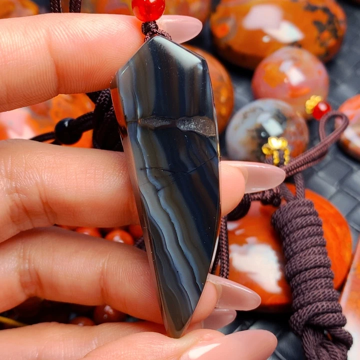 玛瑙/玉髓颈饰未镶嵌信*