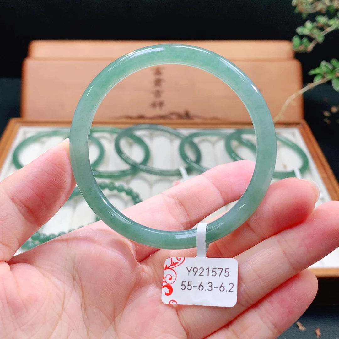 翡翠手镯（圆镯）未镶嵌