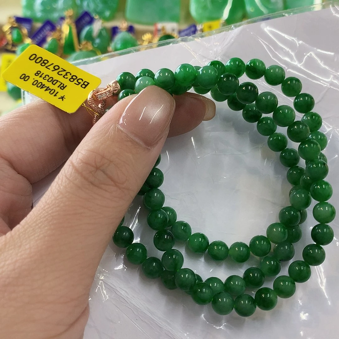 翡翠未镶嵌颈饰。。。。。