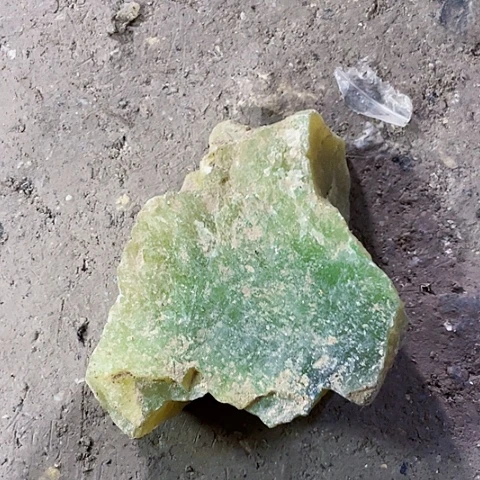 蛇纹石玉未镶嵌珠宝奇石