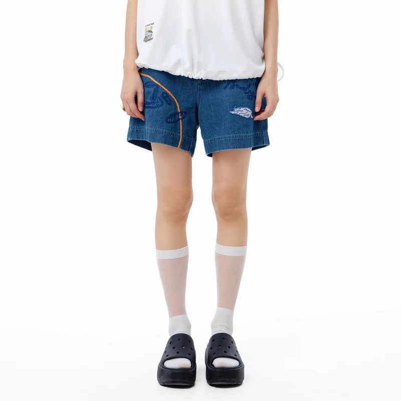 MOVEUP幻走2025夏季新款.FUN 松紧腰绣花章仔牛仔短裤女325240316