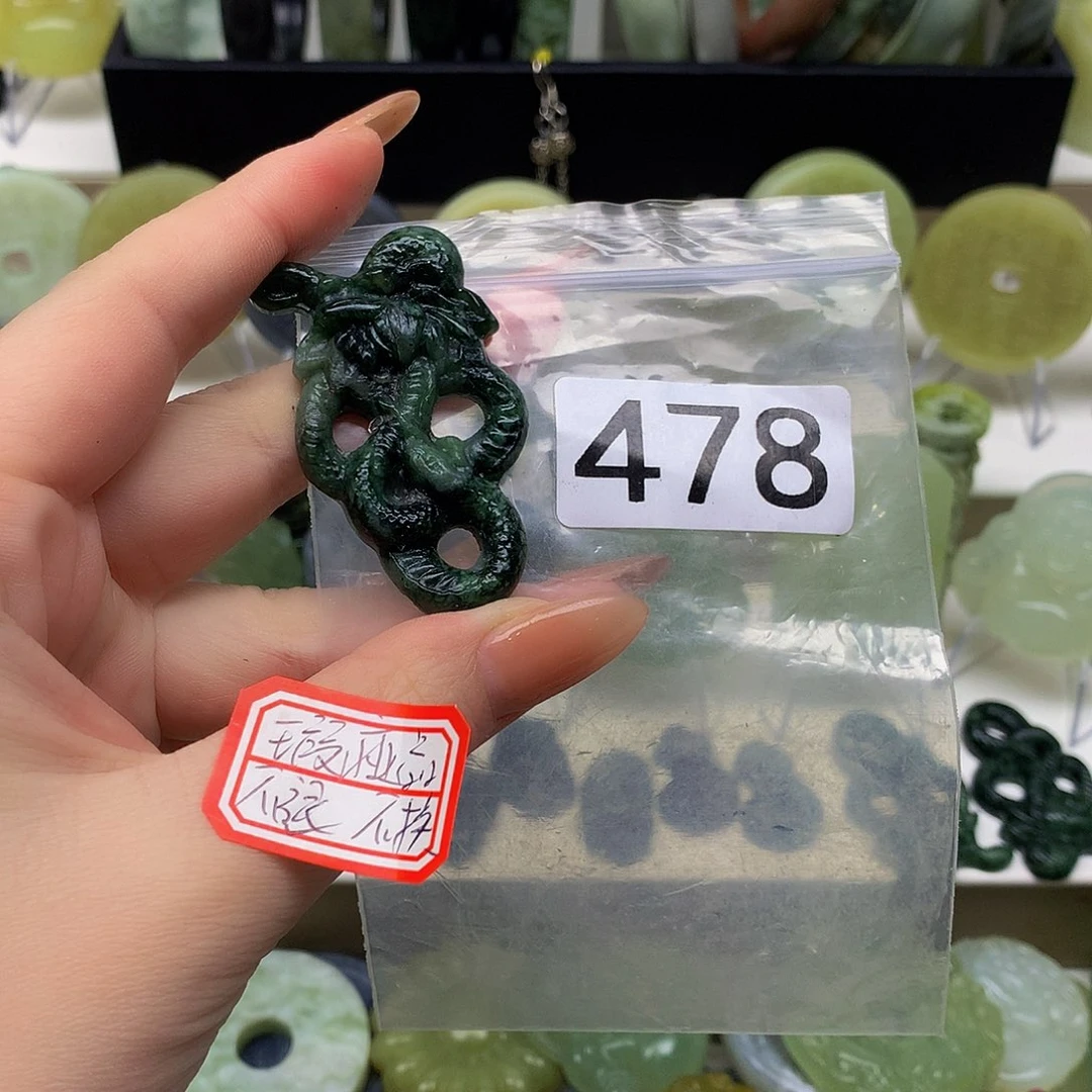 蛇纹石玉颈饰未镶嵌