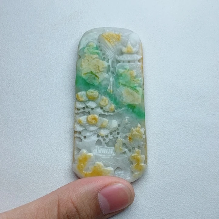 翡翠未镶嵌颈饰山水