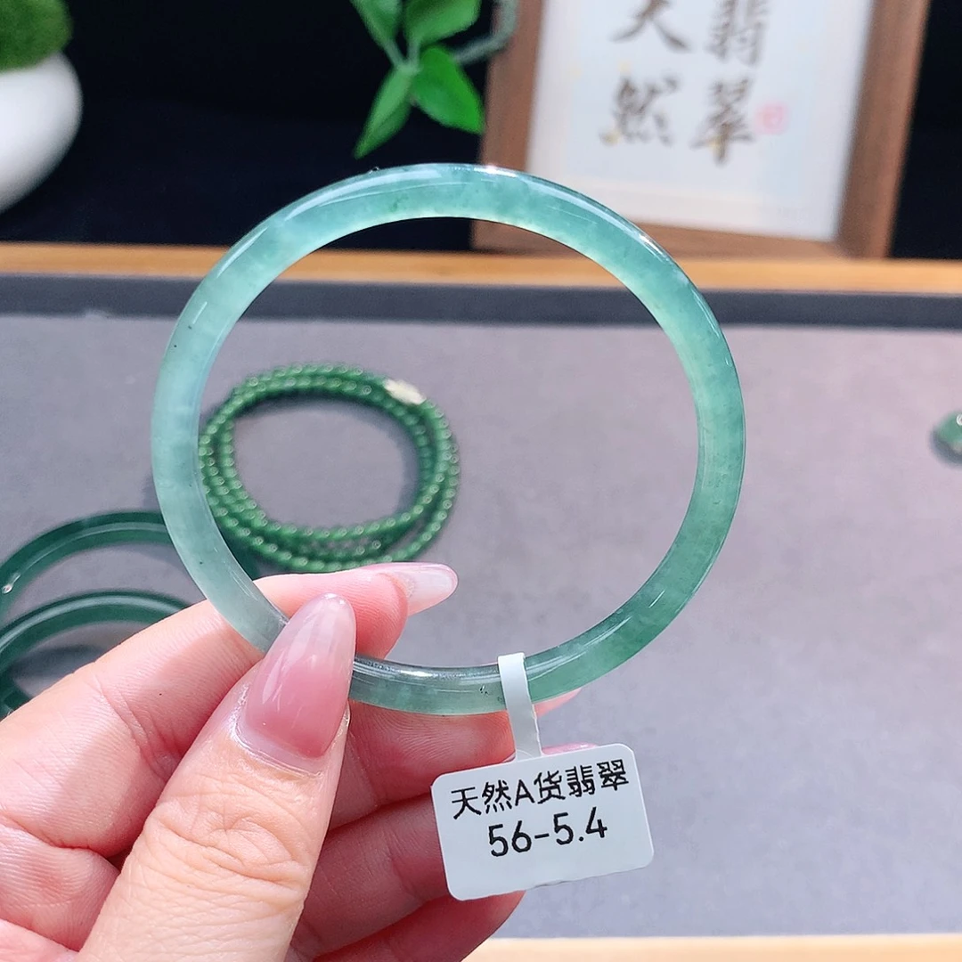未镶嵌手镯（圆镯）翡翠