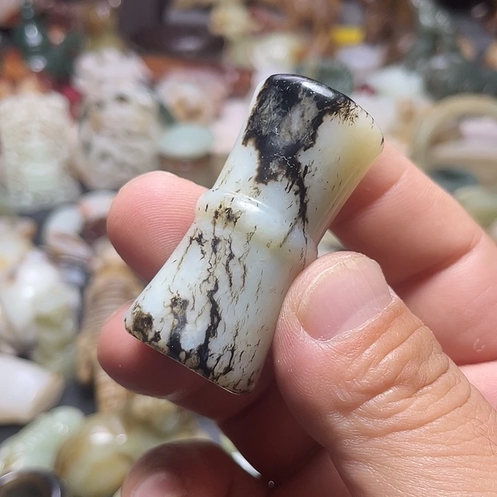 颈饰未镶嵌和田玉（糖玉）