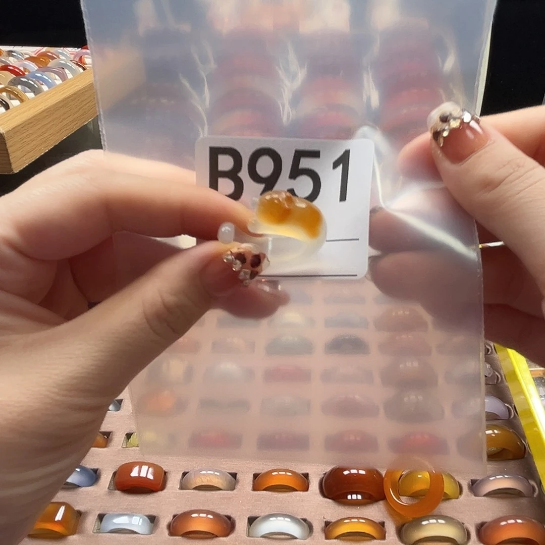 点***光玛瑙/玉髓未镶嵌戒指