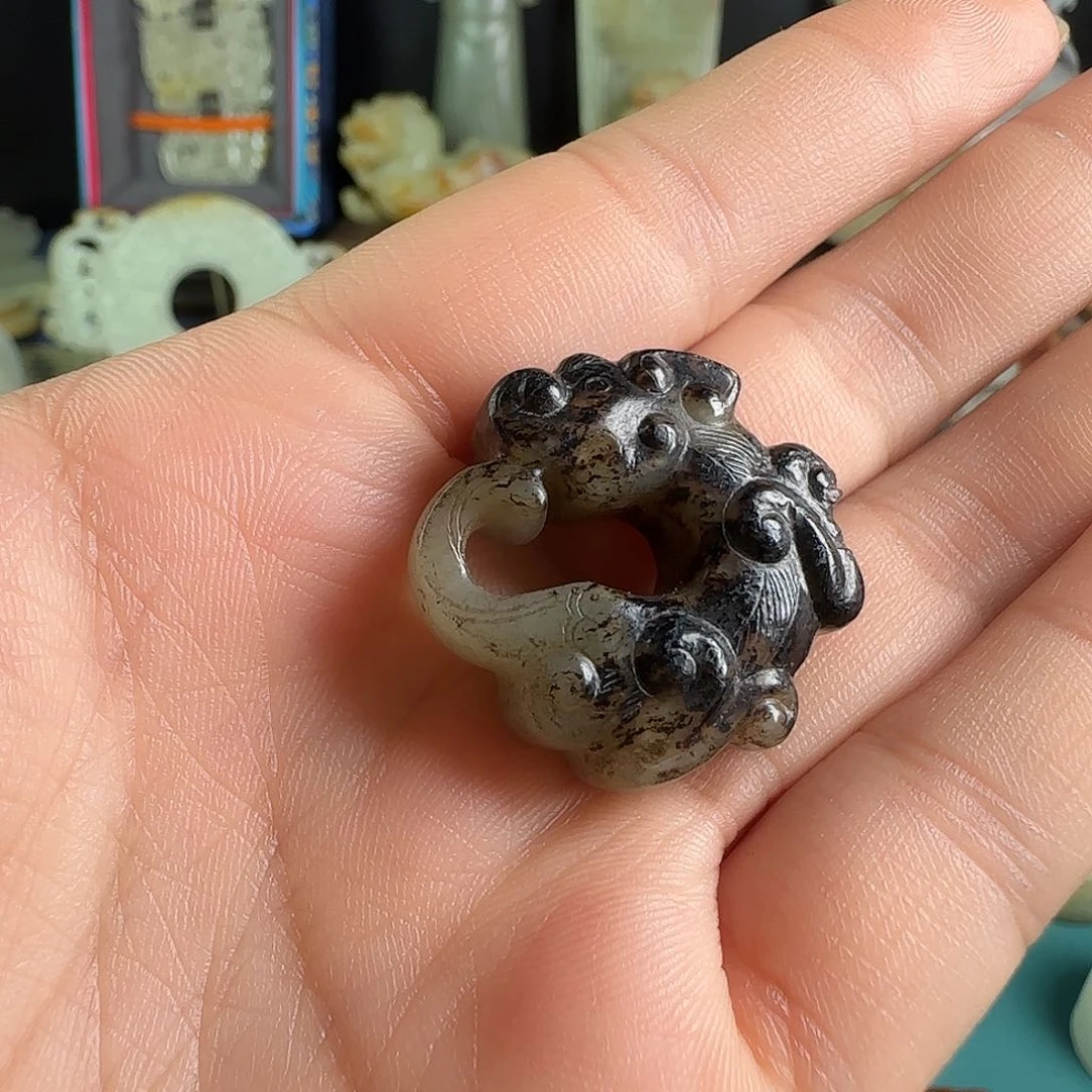 和田玉未镶嵌挂件鉴****）