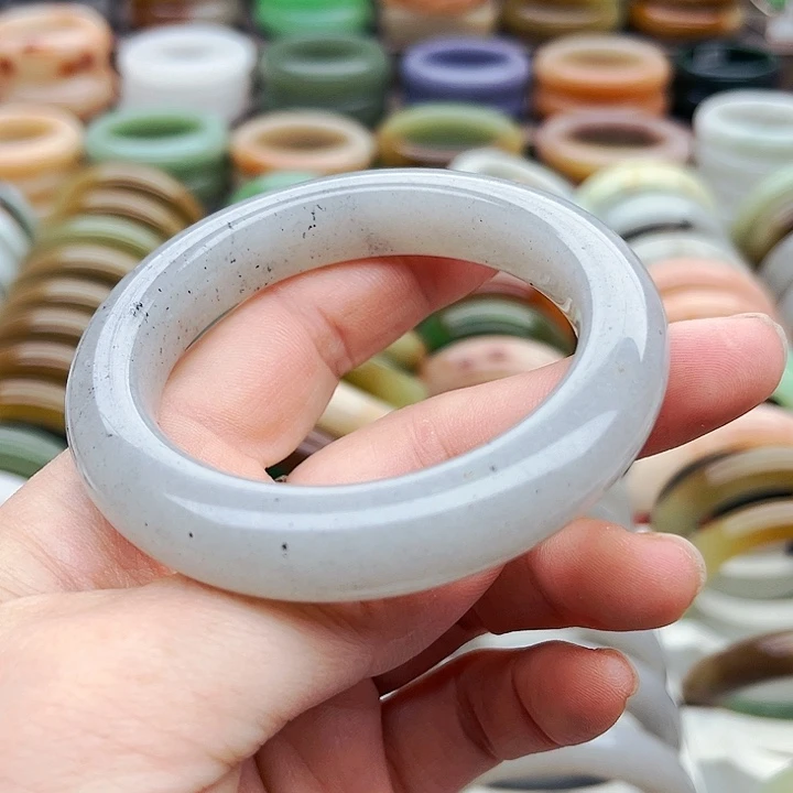 未镶嵌手镯（圆镯）石英质玉