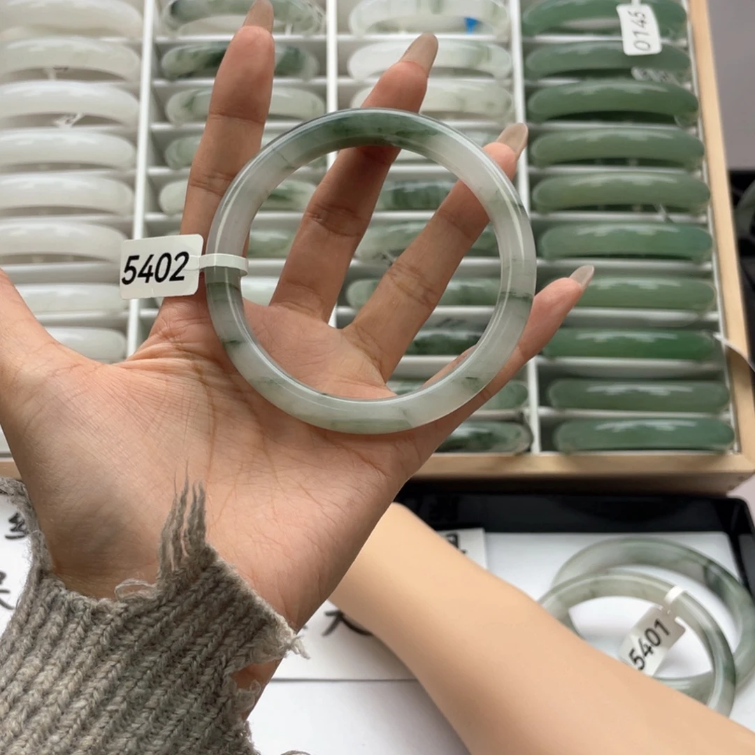 石英岩玉未镶嵌手镯5402