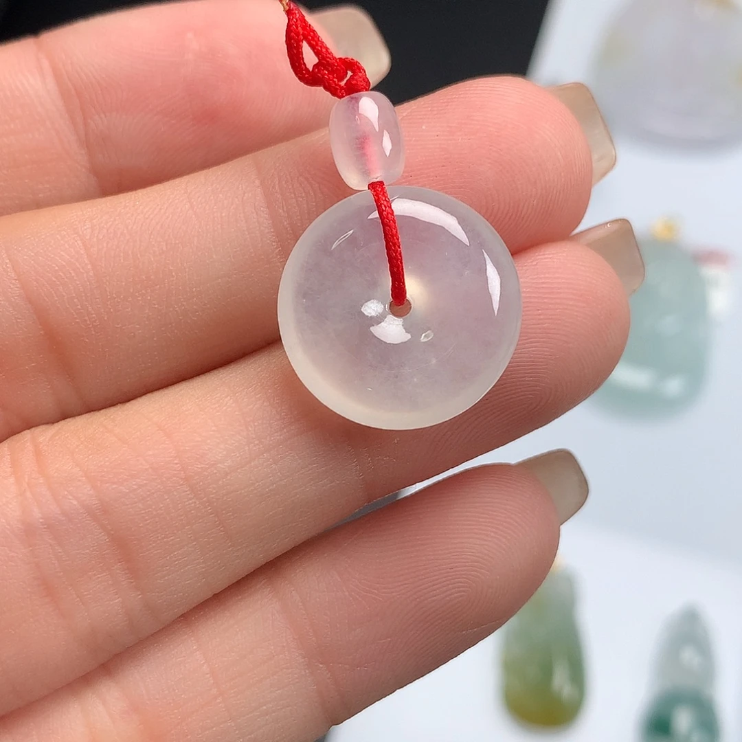 翡翠未镶嵌颈饰平安扣
