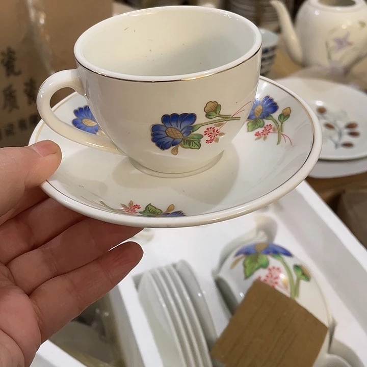 瓷片四厂金花纸杯碟一套