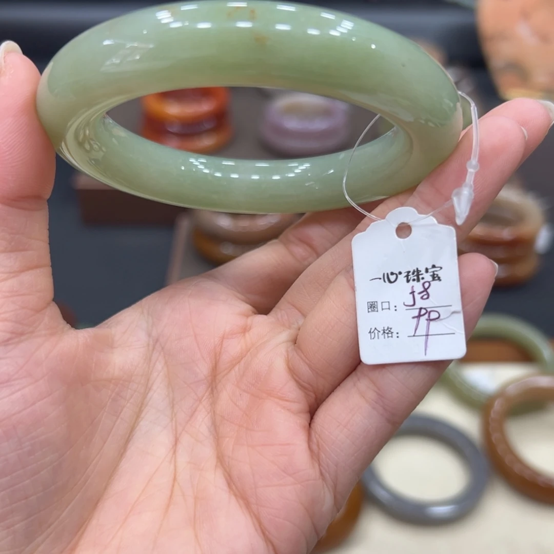 石英质玉未镶嵌手镯