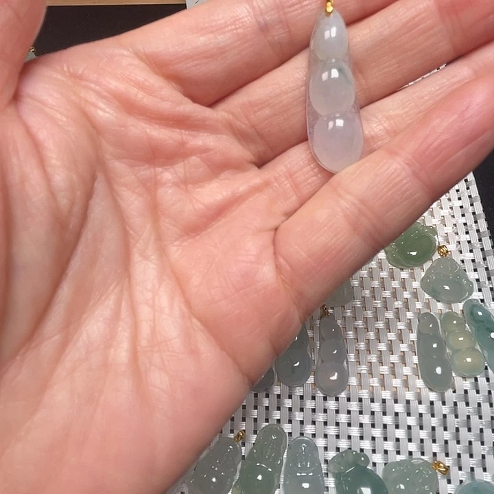 翡翠足金镶嵌颈饰翡翠