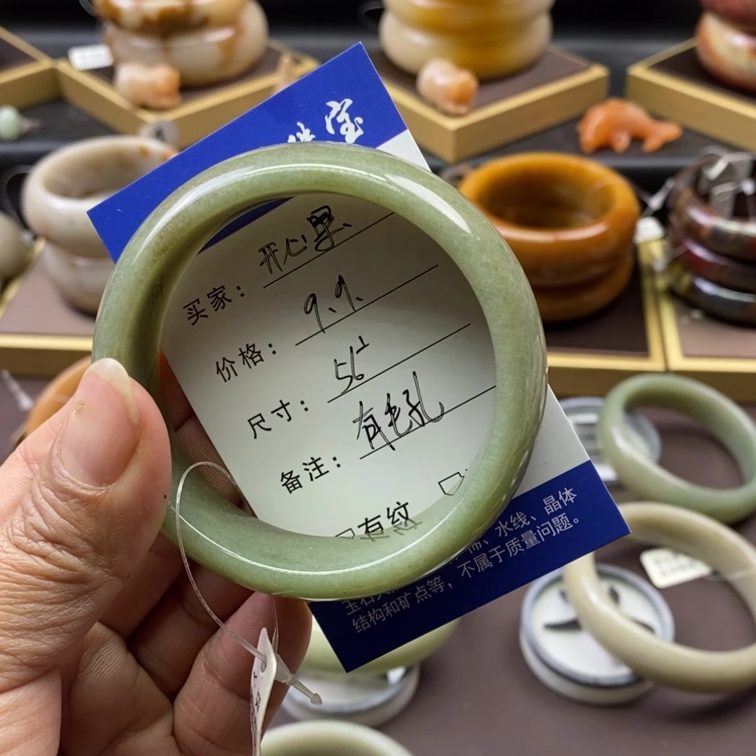 开***果石英质玉未镶嵌手镯