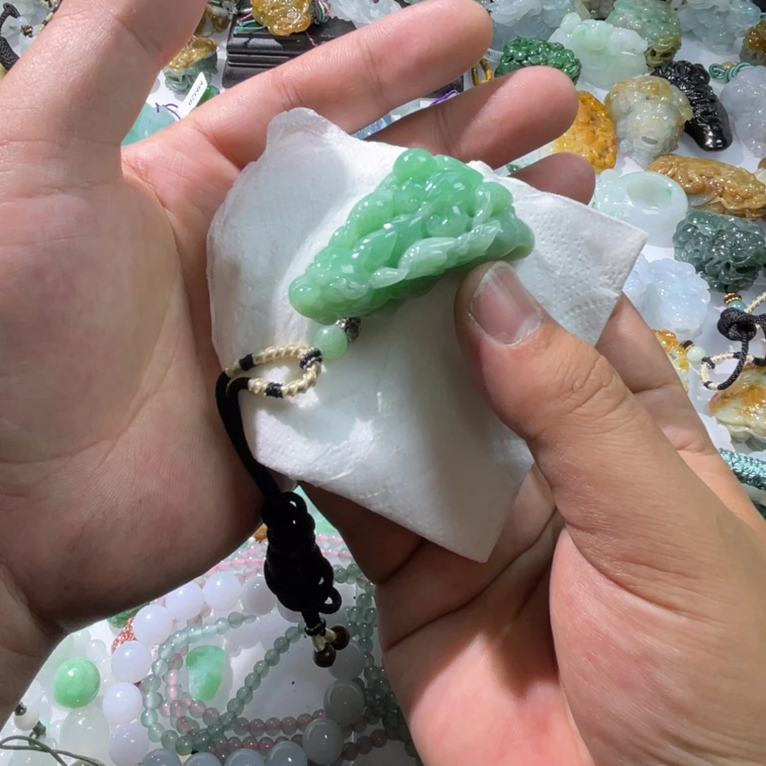 翡翠颈饰未镶嵌天然