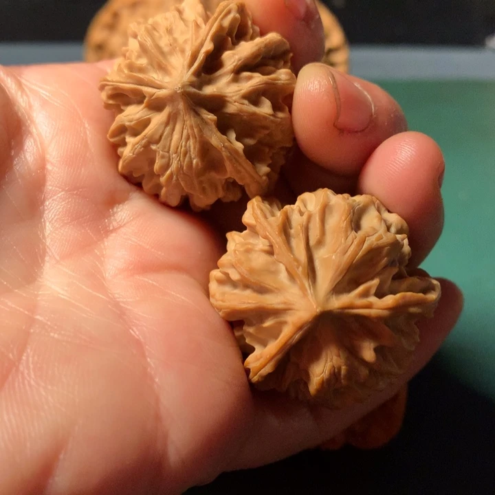 文玩核桃吊坠岐山三棱35